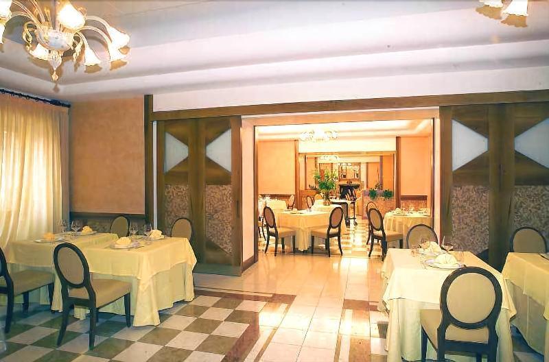 Hotel&Ristorante Miramonti Palazzo Storico Rieti Exterior foto