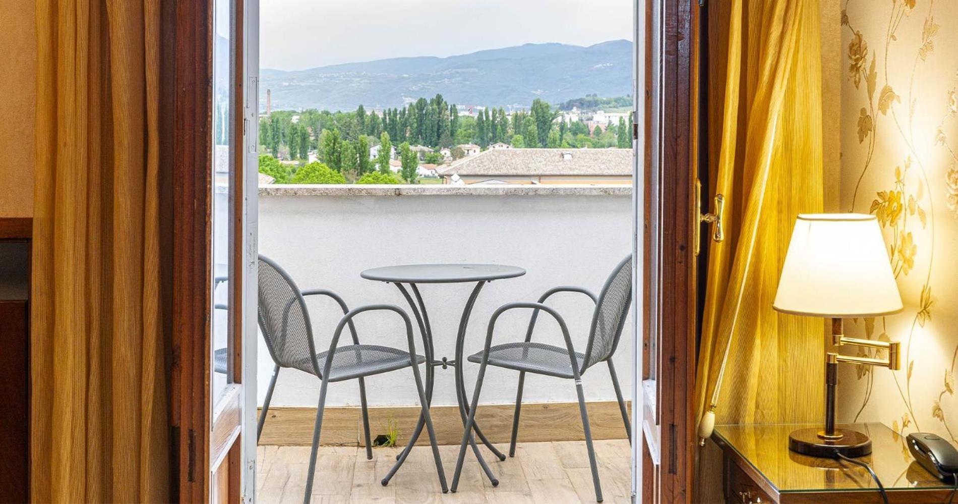 Hotel&Ristorante Miramonti Palazzo Storico Rieti Exterior foto